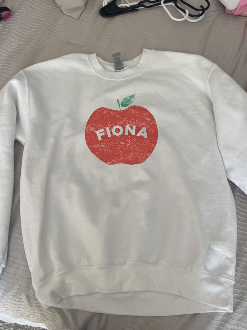 Gildan White Fiona AppIe Graphic Sweatshirt